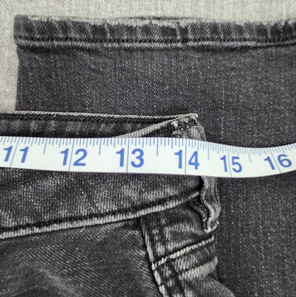 American Eagle Black & Grey Distressed Style Straight Leg Denim Jeans. 6 Short. - Picture 8 of 10